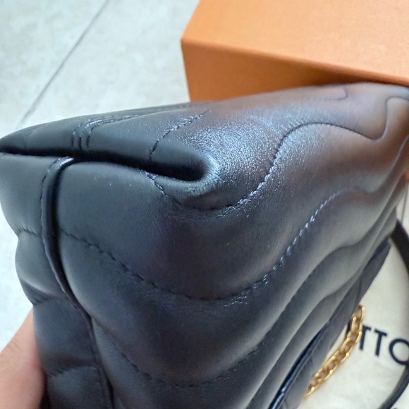 Louis Vuitton New Wave MM Chain bag - Picture 7 of 13